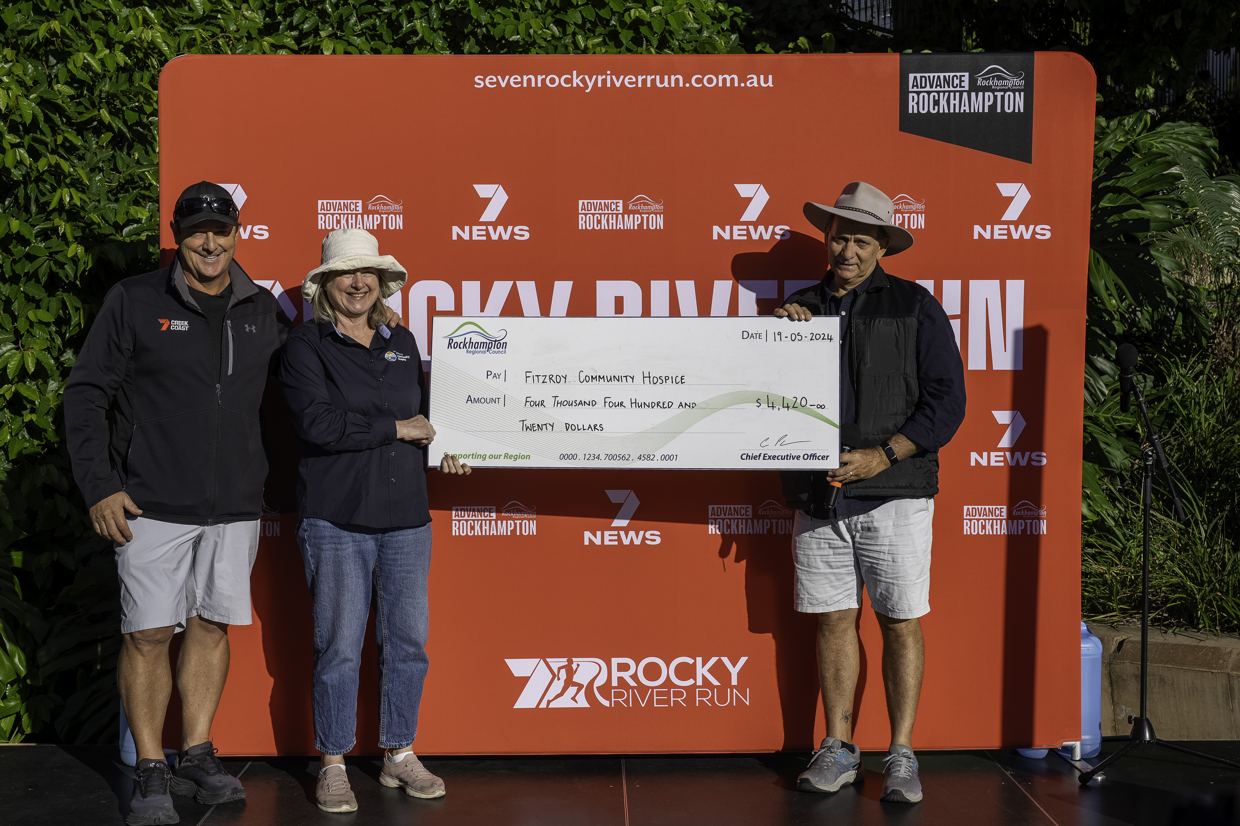 7Rocky River Run hands over a novelty cheque to charity Fitzroy Community Hospice with funds raised from the 2024 event